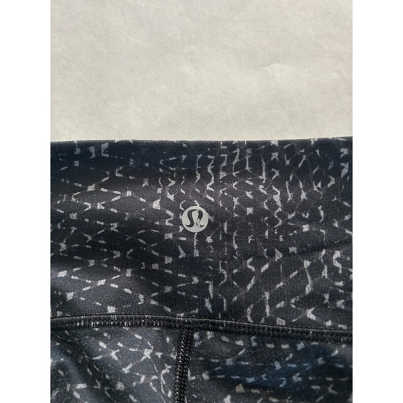 Lululemon Womens Black True Self Crop II Samba Snake Battleship Leggings Pants 6 - Picture 2 of 2